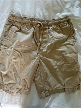 Banana Republic Men's Drawstring Shorts in Tan